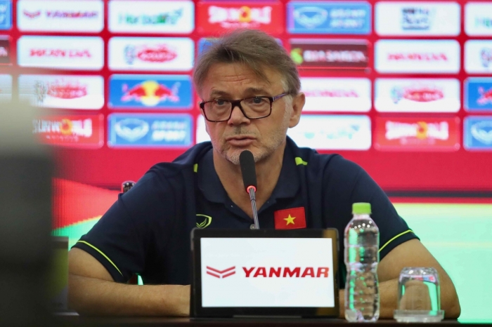 ngoi-sao-khong-the-thay-the-o-dtvn-bao-tin-vui-hlv-troussier-tho-phao-nhe-nhom